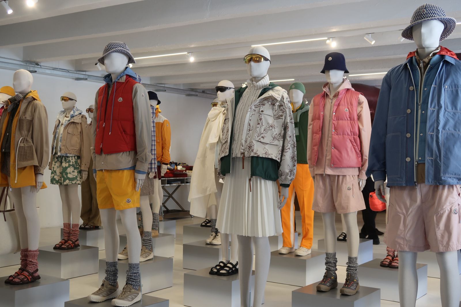 Celina Mariani acompanha lançamento de grife de luxo na Milan Design Week