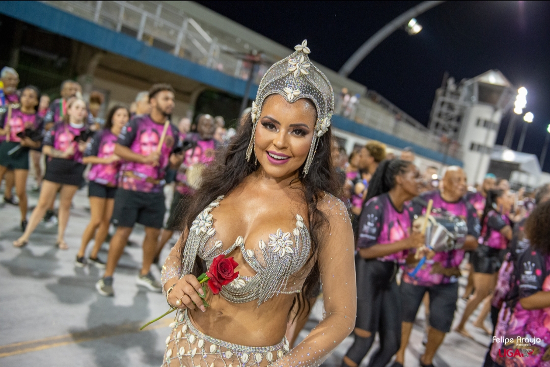 ANA BEATRIZ SE PREPARA PARA O REINADO EM DOSE DUPLA