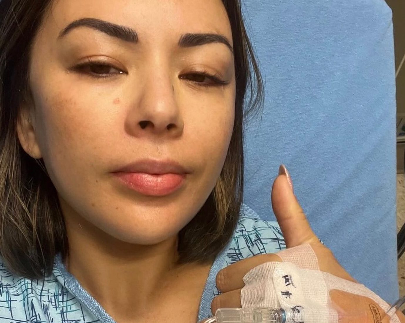 Janel Parrish, Estrela de “Pretty Little Liars”, Revela Diagnóstico de Endometriose e Passagem por Cirurgia