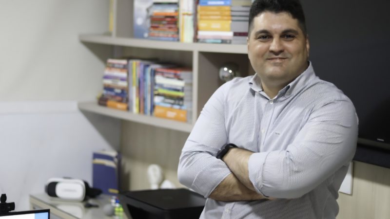 Livro Inovador Explora a Inteligência Artificial na Psicologia e Hipnose Clínica