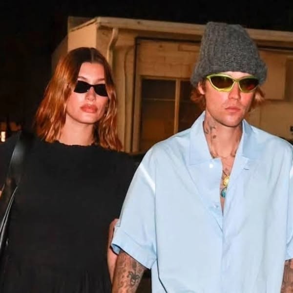 Silêncio e Brilho: Hailey Bieber Volta a Exibir Aliança e Deixa Fãs em Suspense